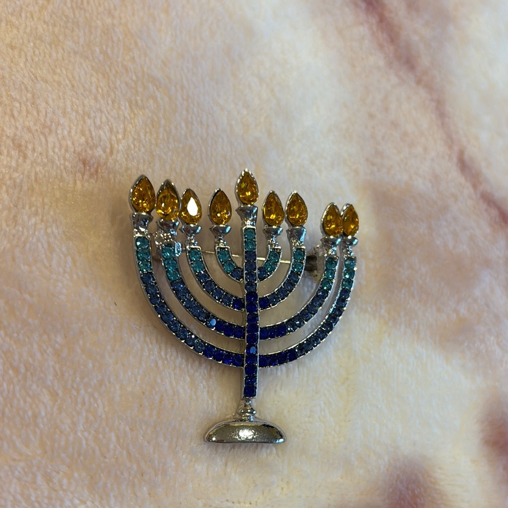 Blue and Gold Crystal Encrusted Hanukkah Menorah Brooch Pin NWT 1.75”x1.75” - Picture 13 of 15